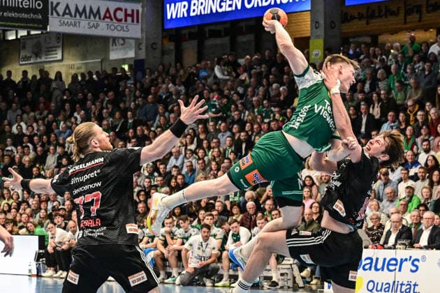 DAIKIN HBL Bundesliga: Frisch Auf! Göppingen - HC Erlangen; Göppingen, 29.03.2026 Oskar Neudeck (FRISCH AUF! Göppingen, 2) beim Sprungwurf gegen Florian Scheerer (HC Erlangen, 10). Göppingen, 29.03.2026, 26. Spieltag der DAIKIN Handball-Bundesliga, Frisch Auf! Göppingen - HC Erlangen EWS-Arena, Göppingen. Copyright: xBEAUTIFULxSPORTS Märklx