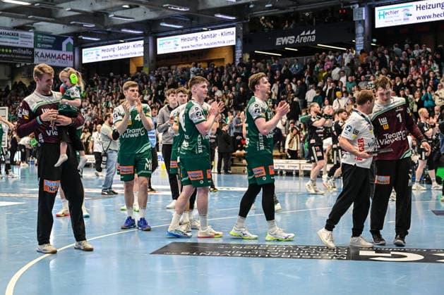 DAIKIN HBL Bundesliga: Frisch Auf! Göppingen - HC Erlangen; Göppingen, 29.03.2026 Göppinger Spieler bedanken sich bei den Fans. Göppingen, 29.03.2026, 26. Spieltag der DAIKIN Handball-Bundesliga, Frisch Auf! Göppingen - HC Erlangen EWS-Arena, Göppingen. Copyright: xBEAUTIFULxSPORTS Märklx