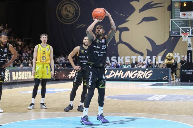 29.03.2026, xgox, Basketball - easyCredit BBL Basketball Loewen Braunschweig - Alba Berlin emspor, v.l. Bryant Crawford (Braunschweig, 20) am Ball, plays the ball Braunschweig