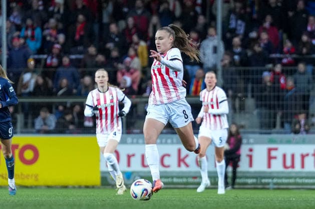 Alena Bienz (SC Freiburg, 08) am Ball , Deutschland, Fussball, GooglePixel Frauen-Bundesliga, 22.Spieltag, 2025 2026, SC Freiburg vs. TSG 1899 Hoffenheim, 29.03.2026, Dreisamstadion, Freiburg, Deutschland DFB REGULATIONS PROHIBIT ANY USE OF PHOTOGRAPHS AS IMAGE SEQUENCES AND OR QUASI-VIDEO. Freiburg Dreisamstadion Baden-Wuerttemberg Deutschland Copyright: xArnexAmbergx