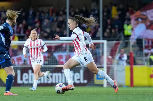 Alena Bienz (SC Freiburg, 08) am Ball , Deutschland, Fussball, GooglePixel Frauen-Bundesliga, 22.Spieltag, 2025 2026, SC Freiburg vs. TSG 1899 Hoffenheim, 29.03.2026, Dreisamstadion, Freiburg, Deutschland DFB REGULATIONS PROHIBIT ANY USE OF PHOTOGRAPHS AS IMAGE SEQUENCES AND OR QUASI-VIDEO. Freiburg Dreisamstadion Baden-Wuerttemberg Deutschland Copyright: xArnexAmbergx