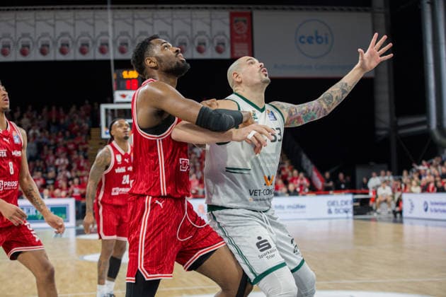 Bamberg, Deutschland 29. März 2026: 1.BBL - 2025 2026 - BMA365 Bamberg Baskets gegen Gladiators Trier Im Bild: v. li. Ejiofor Onu (Bamberg) gegen Maik Zirbes (Trier) Brose Arena Bayern Copyright: xFotostandx xSchmittx