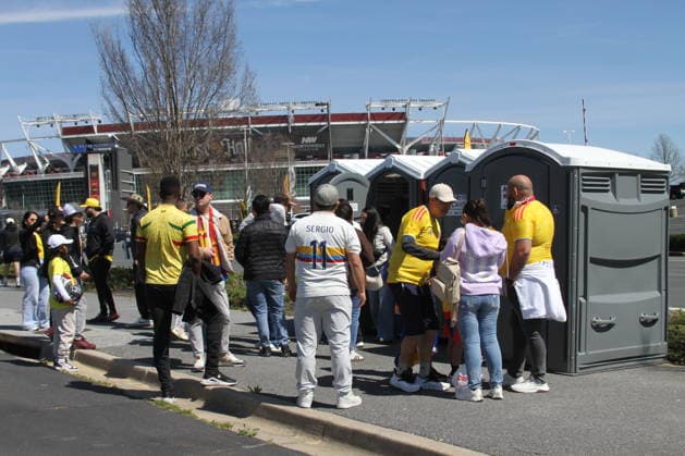 RECORD DATE NOT STATED France vs Colombia International Friendly, Länderspiel, Nationalmannschaft (SPO) France vs Colombia International Friendly. March 29, 2026, Landover, Maryland, USA: Colombian fans line to use the restroom before soccer between France and Colombia at Northwest Stadium, Landover. Credit: Niyi Fote Thenews2 (Foto: Niyi Fote Thenews2 imago images) SPO  Copyright: xNiyixFotex