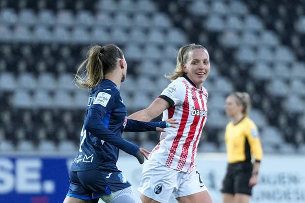 Jill Janssens (TSG Hoffenheim, 09) und Lisa Karl (SC Freiburg, 02) Fairplay , Deutschland, Fussball, GooglePixel Frauen-Bundesliga, 22.Spieltag, 2025 2026, SC Freiburg vs. TSG 1899 Hoffenheim, 29.03.2026, Dreisamstadion, Freiburg, Deutschland DFB REGULATIONS PROHIBIT ANY USE OF PHOTOGRAPHS AS IMAGE SEQUENCES AND OR QUASI-VIDEO. Freiburg Dreisamstadion Baden-Wuerttemberg Deutschland Copyright: xArnexAmbergx
