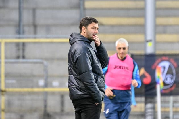 Edmond Kapllani (SC Freiburg, Trainer) mit Gestik GER, SC Freiburg - TSG Hoffenheim, Frauen-Fussball, Google Pixel Frauen-Bundesliga, 22. Spieltag, Saison 2025 2026, 29.03.2026 DFB REGULATIONS PROHIBIT ANY USE OF PHOTOGRAPHS AS IMAGE SEQUENCES AND OR QUASI-VIDEO GER, SC Freiburg - TSG Hoffenheim, Frauen-Fussball, Google Pixel Frauen-Bundesliga, 22. Spieltag, Saison 2025 2026, 29.03.2026 Freiburg Copyright: xEibner-Pressefoto ThomasxHessx EP_THS