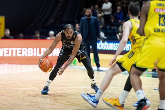 Bryant Crawford (Nr. 20 Basketball Loewen Braunschweig) GER, Basketball Loewen Braunschweig gegen Alba Berlin, Basketball, easyCredit BBL, Woche 26, Spielzeit 2025 26, 29.03.2026 GER, Basketball Loewen Braunschweig gegen Alba Berlin, Basketball, easyCredit BBL, Woche 26, Spielzeit 2025 26, 29.03.2026 Braunschweig Copyright: xEibner-Pressefoto DanielxREINELTx EP_DRT
