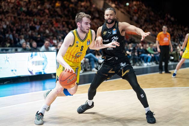 Malte Delow (Nr. 6 Alba Berlin) gegen Kaza Kajami-Keane (Nr. 24 Basketball Loewen Braunschweig) GER, Basketball Loewen Braunschweig gegen Alba Berlin, Basketball, easyCredit BBL, Woche 26, Spielzeit 2025 26, 29.03.2026 GER, Basketball Loewen Braunschweig gegen Alba Berlin, Basketball, easyCredit BBL, Woche 26, Spielzeit 2025 26, 29.03.2026 Braunschweig Copyright: xEibner-Pressefoto DanielxREINELTx EP_DRT