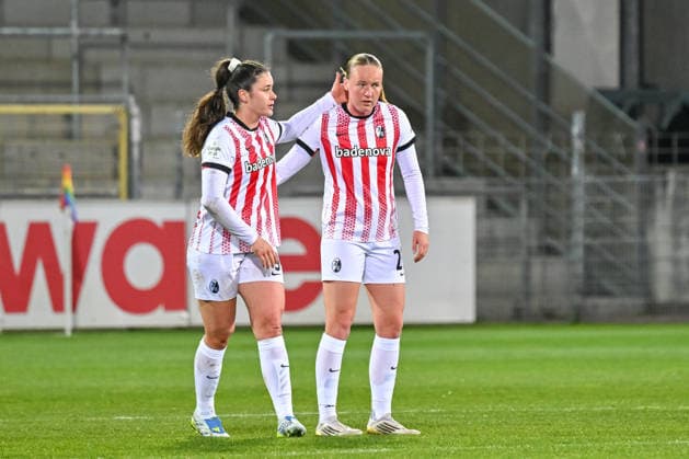 Svenja Foelmli (SC Freiburg, 09) klatscht Luca Birkholz (SC Freiburg, 23) ab. GER, SC Freiburg - TSG Hoffenheim, Frauen-Fussball, Google Pixel Frauen-Bundesliga, 22. Spieltag, Saison 2025 2026, 29.03.2026 DFB REGULATIONS PROHIBIT ANY USE OF PHOTOGRAPHS AS IMAGE SEQUENCES AND OR QUASI-VIDEO GER, SC Freiburg - TSG Hoffenheim, Frauen-Fussball, Google Pixel Frauen-Bundesliga, 22. Spieltag, Saison 2025 2026, 29.03.2026 Freiburg Copyright: xEibner-Pressefoto ThomasxHessx EP_THS