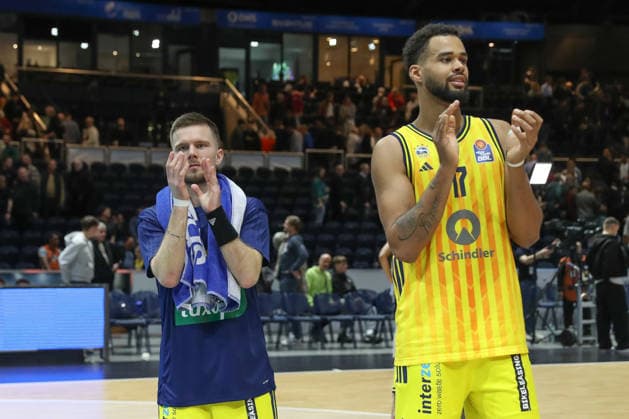29.03.2026, xgox, Basketball - easyCredit BBL Basketball Loewen Braunschweig - Alba Berlin emspor, v.l. Martin Hermannsson (Alba Berlin, 15), Norris Agbakoko (Alba Berlin, 17) Jubel ueber den Sieg, Jubel nach Spielende Braunschweig