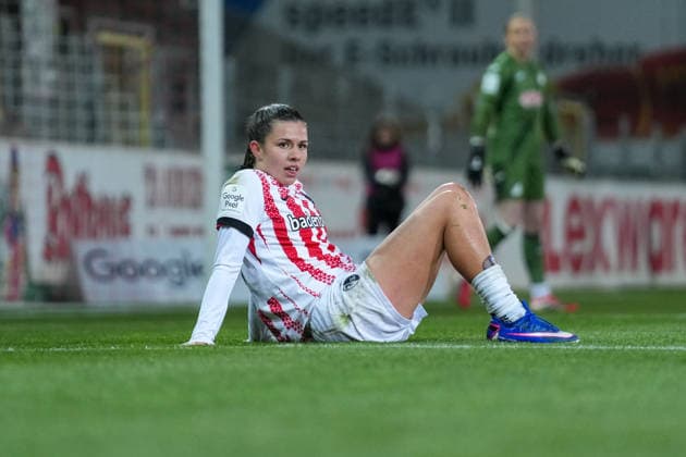 Leela Egli (SC Freiburg, 20) am Boden , Deutschland, Fussball, GooglePixel Frauen-Bundesliga, 22.Spieltag, 2025 2026, SC Freiburg vs. TSG 1899 Hoffenheim, 29.03.2026, Dreisamstadion, Freiburg, Deutschland DFB REGULATIONS PROHIBIT ANY USE OF PHOTOGRAPHS AS IMAGE SEQUENCES AND OR QUASI-VIDEO. Freiburg Dreisamstadion Baden-Wuerttemberg Deutschland Copyright: xArnexAmbergx