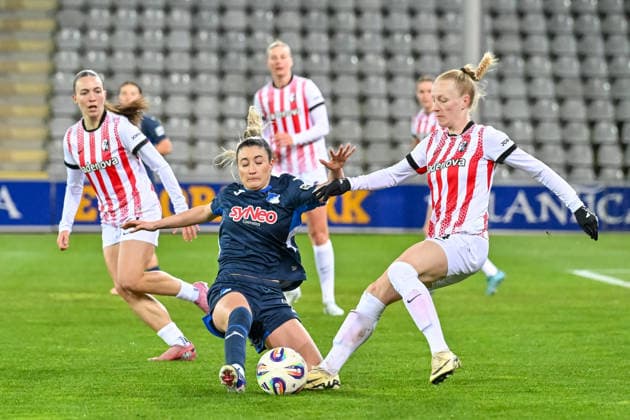 Janna Grimm (TSG Hoffenheim, 26), Meret Felde (SC Freiburg, 04) im Duell um den Ball. GER, SC Freiburg - TSG Hoffenheim, Frauen-Fussball, Google Pixel Frauen-Bundesliga, 22. Spieltag, Saison 2025 2026, 29.03.2026 DFB REGULATIONS PROHIBIT ANY USE OF PHOTOGRAPHS AS IMAGE SEQUENCES AND OR QUASI-VIDEO GER, SC Freiburg - TSG Hoffenheim, Frauen-Fussball, Google Pixel Frauen-Bundesliga, 22. Spieltag, Saison 2025 2026, 29.03.2026 Freiburg Copyright: xEibner-Pressefoto ThomasxHessx EP_THS