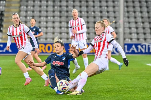 Janna Grimm (TSG Hoffenheim, 26), Meret Felde (SC Freiburg, 04) im Duell um den Ball. GER, SC Freiburg - TSG Hoffenheim, Frauen-Fussball, Google Pixel Frauen-Bundesliga, 22. Spieltag, Saison 2025 2026, 29.03.2026 DFB REGULATIONS PROHIBIT ANY USE OF PHOTOGRAPHS AS IMAGE SEQUENCES AND OR QUASI-VIDEO GER, SC Freiburg - TSG Hoffenheim, Frauen-Fussball, Google Pixel Frauen-Bundesliga, 22. Spieltag, Saison 2025 2026, 29.03.2026 Freiburg Copyright: xEibner-Pressefoto ThomasxHessx EP_THS