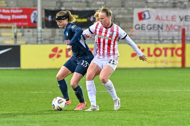 Wielle Douma (TSG Hoffenheim, 13), Luca Birkholz (SC Freiburg, 23) im Duell Zweikampf um den Ball. GER, SC Freiburg - TSG Hoffenheim, Frauen-Fussball, Google Pixel Frauen-Bundesliga, 22. Spieltag, Saison 2025 2026, 29.03.2026 DFB REGULATIONS PROHIBIT ANY USE OF PHOTOGRAPHS AS IMAGE SEQUENCES AND OR QUASI-VIDEO GER, SC Freiburg - TSG Hoffenheim, Frauen-Fussball, Google Pixel Frauen-Bundesliga, 22. Spieltag, Saison 2025 2026, 29.03.2026 Freiburg Copyright: xEibner-Pressefoto ThomasxHessx EP_THS