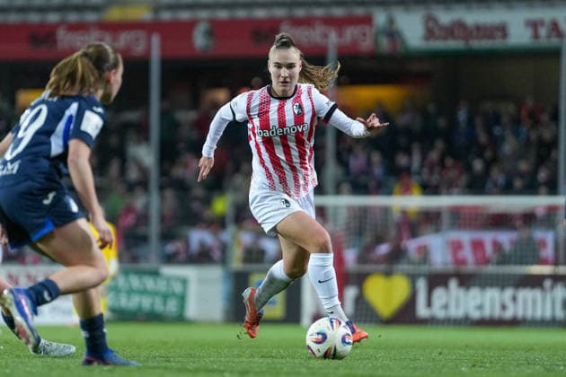 Alena Bienz (SC Freiburg, 08) am Ball , Deutschland, Fussball, GooglePixel Frauen-Bundesliga, 22.Spieltag, 2025 2026, SC Freiburg vs. TSG 1899 Hoffenheim, 29.03.2026, Dreisamstadion, Freiburg, Deutschland DFB REGULATIONS PROHIBIT ANY USE OF PHOTOGRAPHS AS IMAGE SEQUENCES AND OR QUASI-VIDEO. Freiburg Dreisamstadion Baden-Wuerttemberg Deutschland Copyright: xArnexAmbergx