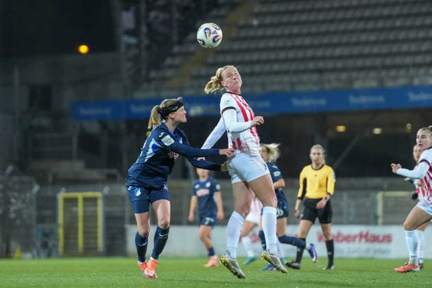 WiÃ«lle Douma Wielle Douma (TSG Hoffenheim, 13) im Zweikampf mit Luca Birkholz (SC Freiburg, 23) , Deutschland, Fussball, GooglePixel Frauen-Bundesliga, 22.Spieltag, 2025 2026, SC Freiburg vs. TSG 1899 Hoffenheim, 29.03.2026, Dreisamstadion, Freiburg, Deutschland DFB REGULATIONS PROHIBIT ANY USE OF PHOTOGRAPHS AS IMAGE SEQUENCES AND OR QUASI-VIDEO. Freiburg Dreisamstadion Baden-Wuerttemberg Deutschland Copyright: xArnexAmbergx