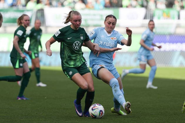 VfL vs. Berlin, BL Frauen Wolfsburg, 29.03.2026, Fußball, Frauen, Google Pixel Bundesliga, Saison 2025 2026, VfL Wolfsburg vs FC Union Berlin, Ella Paddemors (VfL Wolfsburg), Lia Kamber (Union Berlin) AOK Stadion Niedersachsen Deutschland