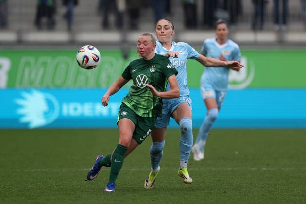VfL vs. Berlin, BL Frauen Wolfsburg, 29.03.2026, Fußball, Frauen, Google Pixel Bundesliga, Saison 2025 2026, VfL Wolfsburg vs FC Union Berlin, Ella Paddemors (VfL Wolfsburg), Lia Kamber (Union Berlin) AOK Stadion Niedersachsen Deutschland