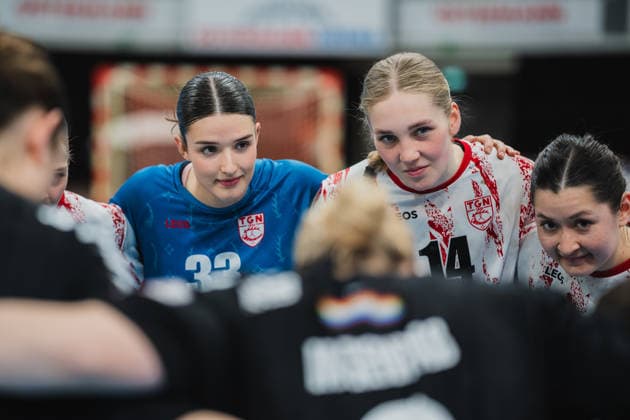 Sophie Leenen (TG Nuettingen, 33), Nora Erhardt (TG Nuettingen, 14) und Lisa Wieder (TG Nuettingen, 07) im Mannschaftskreis vor dem Spiel TSV Bayer 04 Leverkusen vs. TG Nuertingen, Handball, 2.Handball-Bundesliga, 22.Spieltag, Saison 2025 26, 29.03.2026, TSV Bayer 04 Leverkusen vs. TG Nuertingen, Handball, 2.HBL, 22.Spieltag, Saison 2025 26, 29.03.2026 Leverkusen Copyright: xEibner-Pressefoto LukasxBaldygax EP_LBA