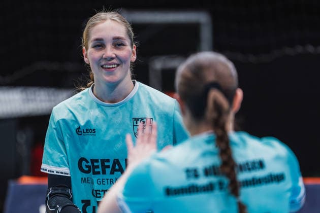 Nora Erhardt (TG Nuettingen, 14) lachend beim Aufwaermen TSV Bayer 04 Leverkusen vs. TG Nuertingen, Handball, 2.Handball-Bundesliga, 22.Spieltag, Saison 2025 26, 29.03.2026, TSV Bayer 04 Leverkusen vs. TG Nuertingen, Handball, 2.HBL, 22.Spieltag, Saison 2025 26, 29.03.2026 Leverkusen Copyright: xEibner-Pressefoto LukasxBaldygax EP_LBA