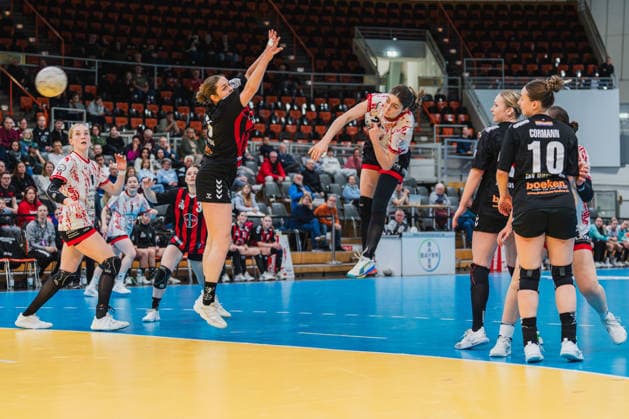 Nora Erhardt (TG Nuettingen, 14), Dana Gruner (TSV Bayer 04 Leverkusen, 03), Denise Mol (TSV Bayer 04 Leverkusen, 19) versucht den Wurf von Annika Distel (TG Nuettingen, 25) zu blocken TSV Bayer 04 Leverkusen vs. TG Nuertingen, Handball, 2.Handball-Bundesliga, 22.Spieltag, Saison 2025 26, 29.03.2026, TSV Bayer 04 Leverkusen vs. TG Nuertingen, Handball, 2.HBL, 22.Spieltag, Saison 2025 26, 29.03.2026 Leverkusen Copyright: xEibner-Pressefoto LukasxBaldygax EP_LBA