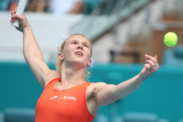 March 29, 2026, Miami Gardens, Florida, USA: KATERINA SINIAKOVA (CZE) serves the ball during her women s doubles finals match against SARA ERRANI (ITA) and JASMINE PAOLINI (ITA) at the Miami Open at Hard Rock Stadium in Miami Gardens, Florida. Teennis 2026: Miami Open Women Doubles Finals  - ZUMAv151 20260329_zsp_v151_014 Copyright: xLorenzoxVasquezx