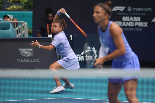 March 29, 2026, Miami Gardens, Florida, USA: JASMINE PAOLINI (ITA) in action during her women s doubles finals match against TAYLOR TOWNSEND (USA) and KATERINA SINIAKOVA (CZE) at the Miami Open at Hard Rock Stadium in Miami Gardens, Florida. Teennis 2026: Miami Open Women Doubles Finals  - ZUMAv151 20260329_zsp_v151_020 Copyright: xLorenzoxVasquezx