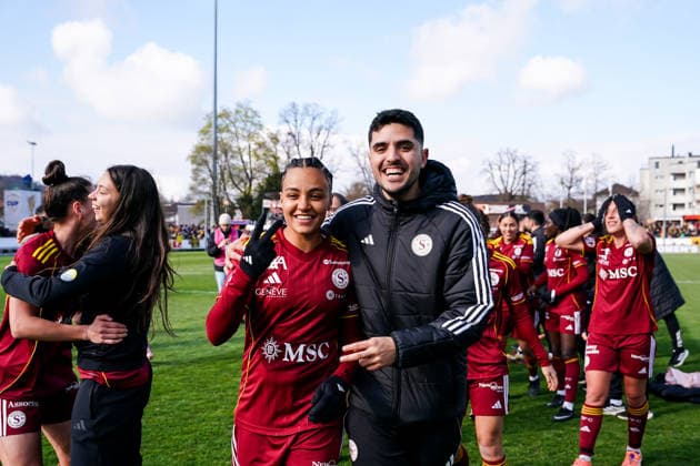 Switzerland: AXA Womens Cup Final 2025 26, BSC YB Frauen vs Servette FC Chenois Feminin - Schützenwiese, Winterthur: Players of Servette celebrate their victory after the final whistle; celebration; Maeva Stacy Salomon (7 Servette) Copyright: xDanielaxPorcellix