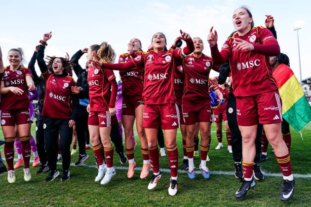 Switzerland: AXA Womens Cup Final 2025 26, BSC YB Frauen vs Servette FC Chenois Feminin - Schützenwiese, Winterthur: Players of Servette celebrate their victory after the final whistle; celebration; Copyright: xDanielaxPorcellix