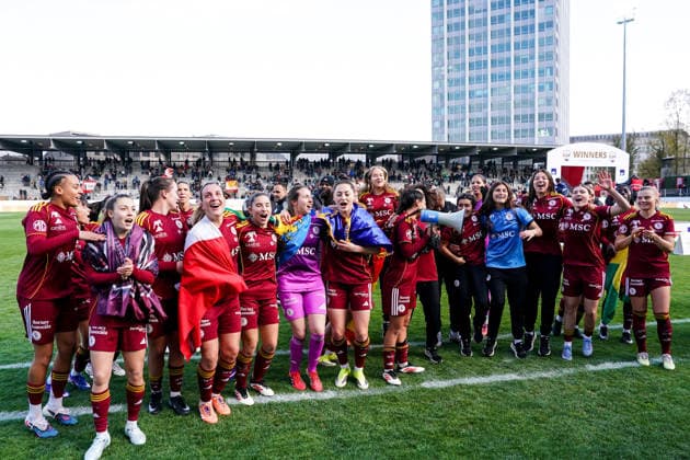 Switzerland: AXA Womens Cup Final 2025 26, BSC YB Frauen vs Servette FC Chenois Feminin - Schützenwiese, Winterthur: Players of Servette celebrate their victory after the final whistle; celebration; Copyright: xDanielaxPorcellix