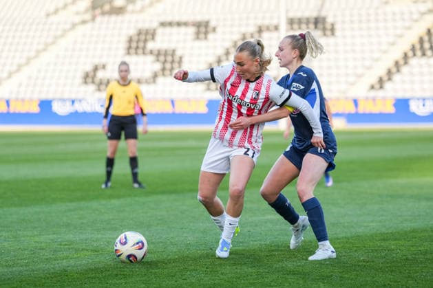 Google Pixel Frauen-Bundesliga: SC Freiburg vs. TSG Hoffenheim, 29.03.2026 Zweikampf zwischen Sophie Nachtigall (SC Freiburg, 27) und Vanessa Diehm (TSG 1899 Hoffenheim, 6) Google Pixel Frauen-Bundesliga: SC Freiburg vs. TSG Hoffenheim, Dreisamstadion, 29.03.2026 DFB DFL REGULATIONS PROHIBIT ANY USE OF PHOTOGRAPHS AS IMAGE SEQUENCES AND OR QUASI-VIDEO. Copyright: xBEAUTIFULxSPORTS Boscox