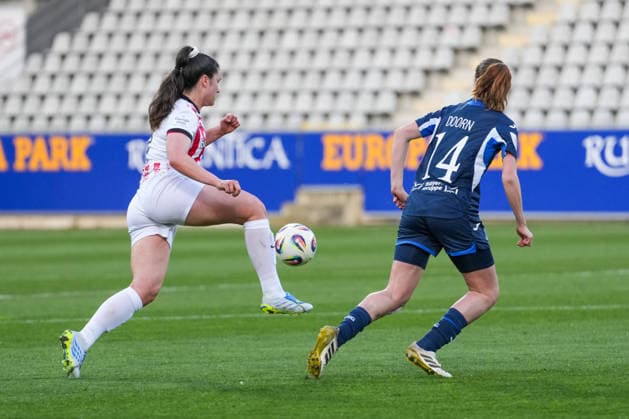 Google Pixel Frauen-Bundesliga: SC Freiburg vs. TSG Hoffenheim, 29.03.2026 Svenja Fölmli (SC Freiburg, 9) am Ball Google Pixel Frauen-Bundesliga: SC Freiburg vs. TSG Hoffenheim, Dreisamstadion, 29.03.2026 DFB DFL REGULATIONS PROHIBIT ANY USE OF PHOTOGRAPHS AS IMAGE SEQUENCES AND OR QUASI-VIDEO. Copyright: xBEAUTIFULxSPORTS Boscox