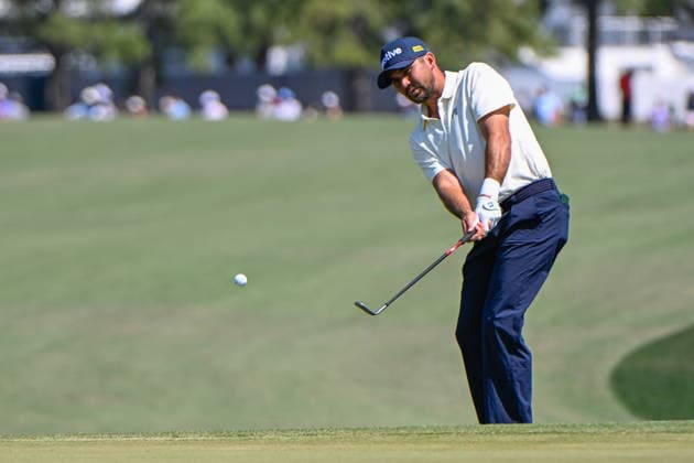 HOUSTON, TX - MARCH 29: Jason Day (AUS) chips up on to 1 during the final round of the Texas Children s Houston Open on March 29, 2026, at Memorial Park Golf Course, Houston, Texas. (Photo by Ken Murray Icon Sportswire) GOLF: MAR 29 PGA, Golf Herren Texas Children s Houston Open EDITORIAL USE ONLY Icon2603290124