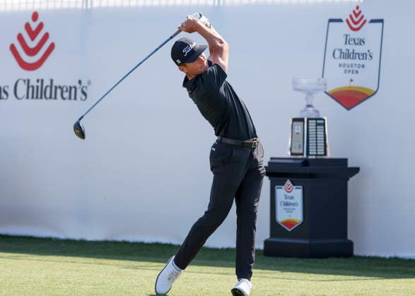 HOUSTON, TX - MARCH 29: Michael Brennan (USA) watches his tee shot on 1 during the final round of the Texas Children s Houston Open on March 29, 2026, at Memorial Park Golf Course, Houston, Texas(Photo by Leslie Plaza Johnson Icon Sportswire) GOLF: MAR 29 PGA, Golf Herren Texas Children s Houston Open EDITORIAL USE ONLY Icon2603290094