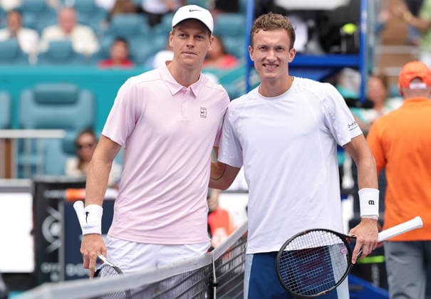 Tennis 2026 Miami Open - Day 12 - Men s Final Jannik Sinner of Italy (L) and Jiri Lehecka of the Czech Republic (R) pose at the net before the start of the Men™s Final match at the 2026 Miami Open tennis tournament in Miami, Florida, USA, 29 March 2026. MIAMI FLORIDA United States  Copyright: xCRISTOBALxHERRERA-ULASHKEVICHx
