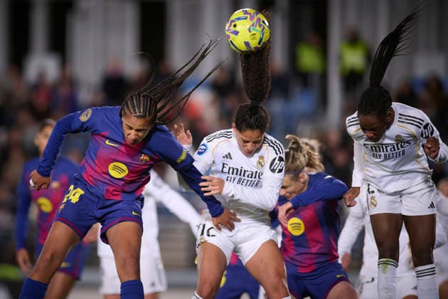 Real Madrid CF™s Naomie Feller (r) and Yasmim Assis Ribeiro (c) and FC Barcelona, Barca Ä™s Esmee Brugts during La Liga F match. March 29 ,2025. (20260329096)