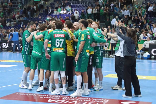 Handball DAIKIN HBL, SC DHfK Leipzig - ThSV Eisenach; 29.03.2026 Team-Kreis des SC DHfK Leipzig nach Spiel-Ende. Handball, DAIKIN HBL, 1. Bundesliga, Saison 2025 2026, 26. Spieltag: SC DHfK Leipzig vs. ThSV Eisenach am 29.03.2026 in der Quarterback Immobilien Arena Leipzig. Copyright: xBEAUTIFULxSPORTS JanxKaeferx