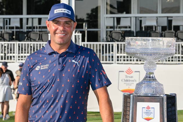 HOUSTON, TX - MARCH 29: Gary Woodland (USA) near the trophy for winning the Texas Children s Houston Open on March 29, 2026, at Memorial Park Golf Course, Houston, Texas. (Photo by Ken Murray Icon Sportswire) GOLF: MAR 29 PGA, Golf Herren Texas Children s Houston Open EDITORIAL USE ONLY Icon2603290474