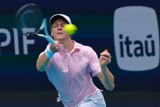 MIAMI GARDENS, FL - MARCH 29: Jannik Sinner in action during the men™s final singles match against Jiri Lehecka (CZE) (not pictured) at the Miami Open on March 29, 2026, at Hard Rock Stadium in Miami Gardens, Florida,(Photo by Chris Arjoon Icon Sportswire) TENNIS: MAR 29 Miami Open EDITORIAL USE ONLY Icon2603290010038