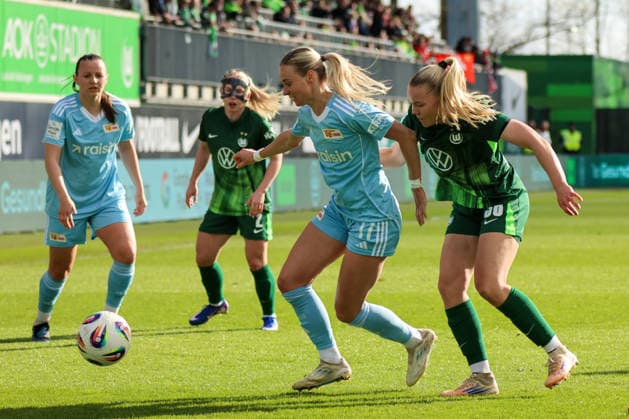 Wolfsburg, Deutschland: 29. März 2026 - 1. Frauen Bundesliga - 22. Spieltag - VfL Wolfsburg vs. Union Berlin Im Bild: v.li. im Zweikampf Judith Steinert (Union Berlin) und Anny Kerim-Lindland (VfL Wolfsburg) Copyright: HMBxMedia MadeleinexFantini
