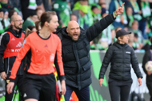 Wolfsburg, Deutschland: 29. März 2026 - 1. Frauen Bundesliga - 22. Spieltag - VfL Wolfsburg vs. Union Berlin Im Bild: Trainer Stephan Lerch (VfL) mit starker Mimik Copyright: HMBxMedia MadeleinexFantini
