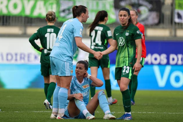 Wolfsburg, Deutschland: 29. März 2026 - 1. Frauen Bundesliga - 22. Spieltag - VfL Wolfsburg vs. Union Berlin Im Bild: v.li. Hannah Eurlings (Union Berlin), Nele Bauereisen (Union Berlin) und Judit Pujols (VfL) Copyright: HMBxMedia MadeleinexFantini