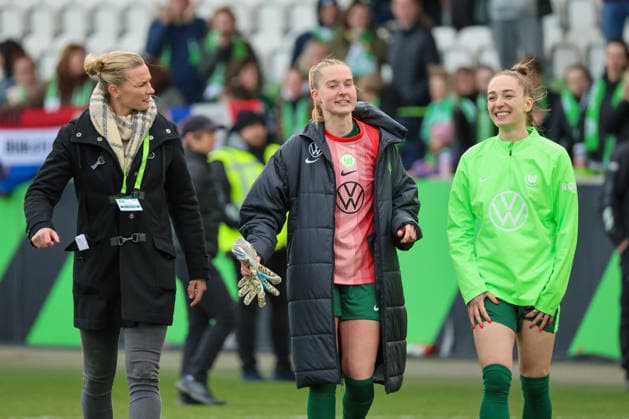 Wolfsburg, Deutschland: 29. März 2026 - 1. Frauen Bundesliga - 22. Spieltag - VfL Wolfsburg vs. Union Berlin Im Bild: v.li. Alexandra Popp (VfL), Janina Minge (VfL) und Sophia Kleinherne (VfL) Copyright: HMBxMedia MadeleinexFantini