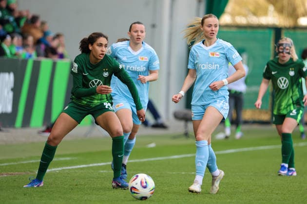 Wolfsburg, Deutschland: 29. März 2026 - 1. Frauen Bundesliga - 22. Spieltag - VfL Wolfsburg vs. Union Berlin Im Bild: v.li. Cora Zicai (VfL) und Judith Steinert (Union Berlin) Copyright: HMBxMedia MadeleinexFantini