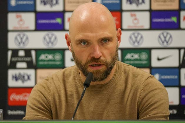 Wolfsburg, Deutschland: 29. März 2026 - 1. Frauen Bundesliga - 22. Spieltag - VfL Wolfsburg vs. Union Berlin Im Bild: Trainer Stephan Lerch (VfL) bei der Pressekonferenz in Wolfsburg Copyright: HMBxMedia MadeleinexFantini