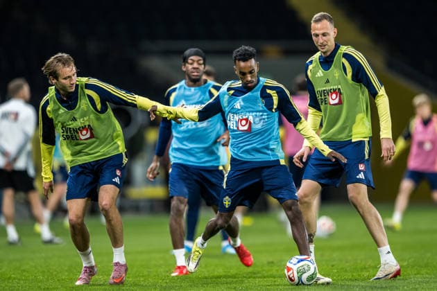 260330 Benjamin Nygren and Taha Abdi Ali of the Swedish national football team at a training session on March 30, 2026 in Stockholm. Photo: Jesper Zerman BILDBYRAN kod JZ JZ0693 fotboll football soccer fotball vm-kval kval FIFA World Cup, WM, Weltmeisterschaft, Fussball qualifier qualifier träning practice training sverige sweden sverige a bbeng Copyright: JESPERxZERMAN BB260330BB167