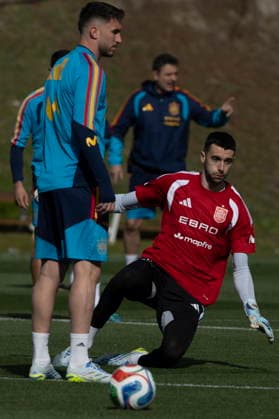 Spanish national team, Nationalteam training session Spain national team players Joan Garcia (R) and Aymeric Laporte attend the training session at the Soccer City of Las Rozas, Madrid, Spain, 30 March 2026. Spain will face Egypt in a friendly match on 31 March. LAS ROZAS (Madrid) Spain  Copyright: xSERGIOxPEREZx