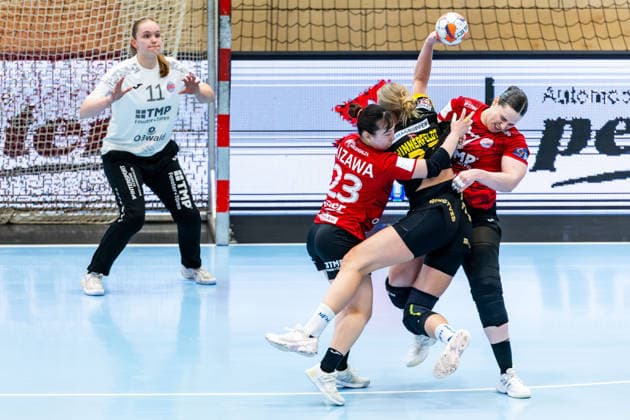 29.03.2026, GER, Handball, Frauen, Saison 2025 2026, EHF European League, Viertelfinale, Thueringer HC - Nykobing Falster Handbold Natsuki Aizawa (Thueringer HC,23), Nanna Hinnerfeldt Andersen (Nykobing Falster Handbold), Josefine Hanfland (Thueringer HC,57) 99947 Bad Langensalza Salza Halle Sporthalle Mehrz Thüringen Deutschland