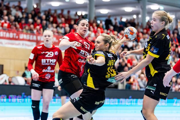 29.03.2026, GER, Handball, Frauen, Saison 2025 2026, EHF European League, Viertelfinale, Thueringer HC - Nykobing Falster Handbold Josefine Hanfland (Thueringer HC,57), Mia Solberg Svele (Nykobing Falster Handbold) 99947 Bad Langensalza Salza Halle Sporthalle Mehrz Thüringen Deutschland