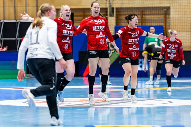 29.03.2026, GER, Handball, Frauen, Saison 2025 2026, EHF European League, Viertelfinale, Thueringer HC - Nykobing Falster Handbold ausgelassener Jubel bei der Mannschaft Team des Thueringer HC, mit dabei Johanna Reichert (Thueringer HC,29), Csenge Kuczora (Thueringer HC,59), Natsuki Aizawa (Thueringer HC,23) 99947 Bad Langensalza Salza Halle Sporthalle Mehrz Thüringen Deutschland
