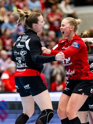 29.03.2026, GER, Handball, Frauen, Saison 2025 2026, EHF European League, Viertelfinale, Thueringer HC - Nykobing Falster Handbold Anna Szabo (Thueringer HC,26) jubelt gemeinsam mit Rikke Hoffbeck Petersen (Thueringer HC,22) 99947 Bad Langensalza Salza Halle Sporthalle Mehrz Thüringen Deutschland